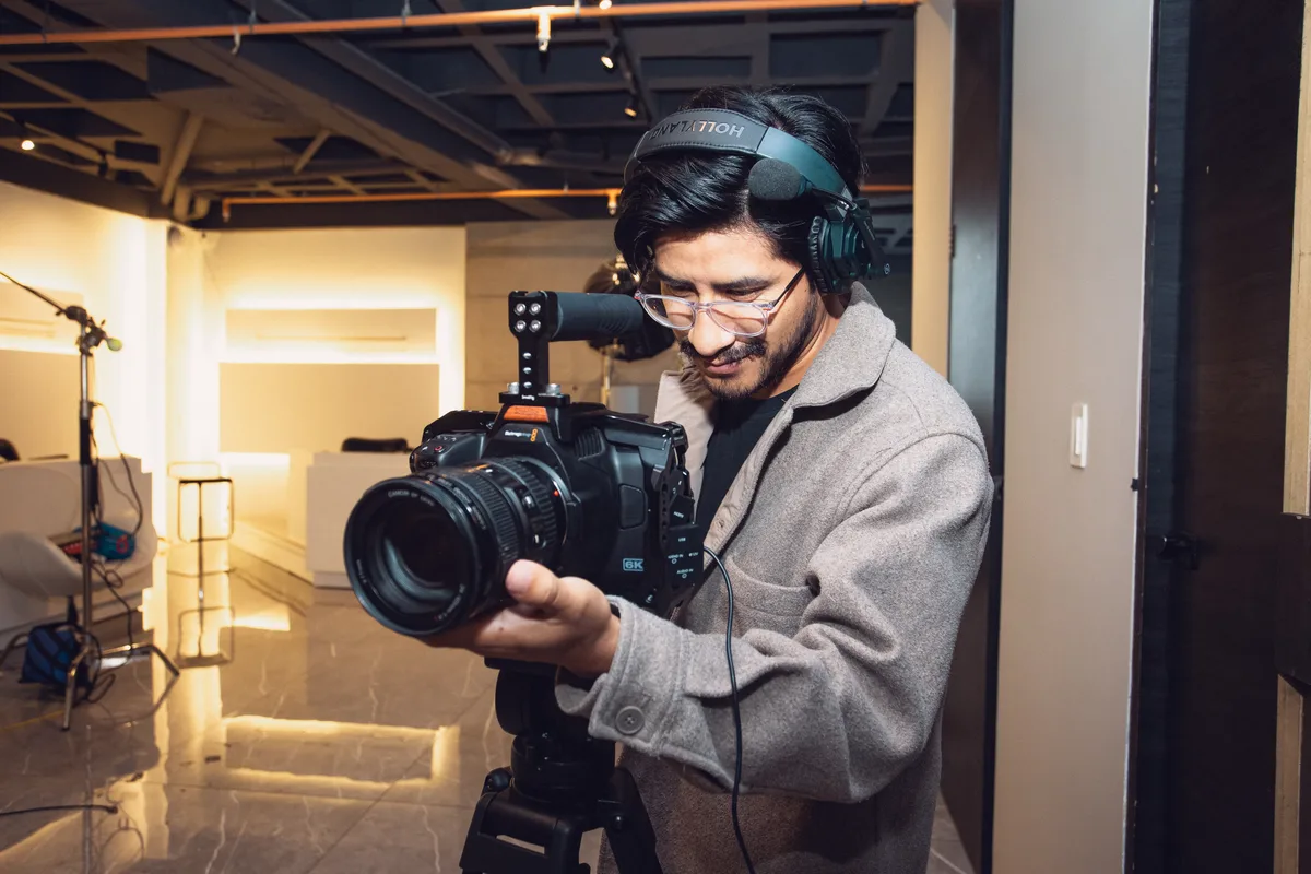 Camera operator with cinema camera
